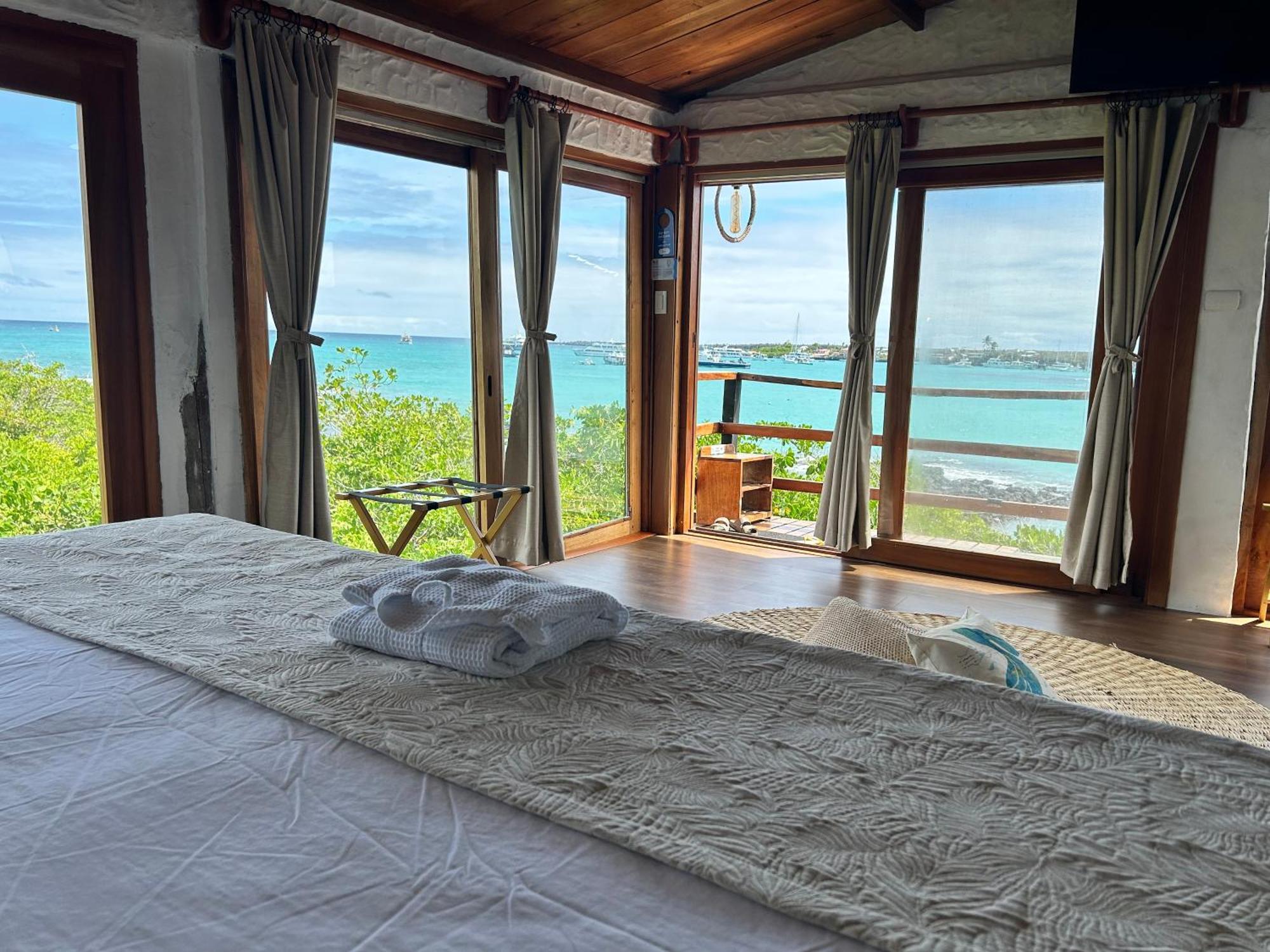 Blu Galapagos Sustainable Waterfront Lodge Puerto Ayora  Luaran gambar